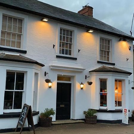 Hotel The Fox And Hounds à Whittlebury Extérieur photo
