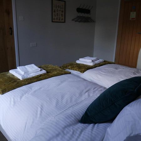 Hotel The Fox And Hounds à Whittlebury Extérieur photo