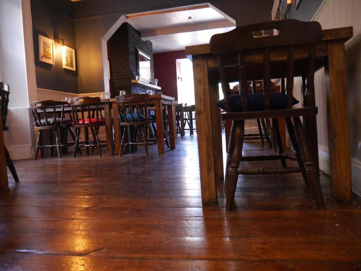 Hotel The Fox And Hounds à Whittlebury Extérieur photo