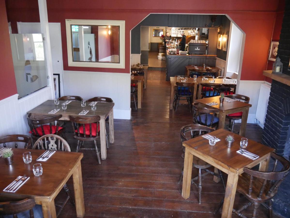 Hotel The Fox And Hounds à Whittlebury Extérieur photo