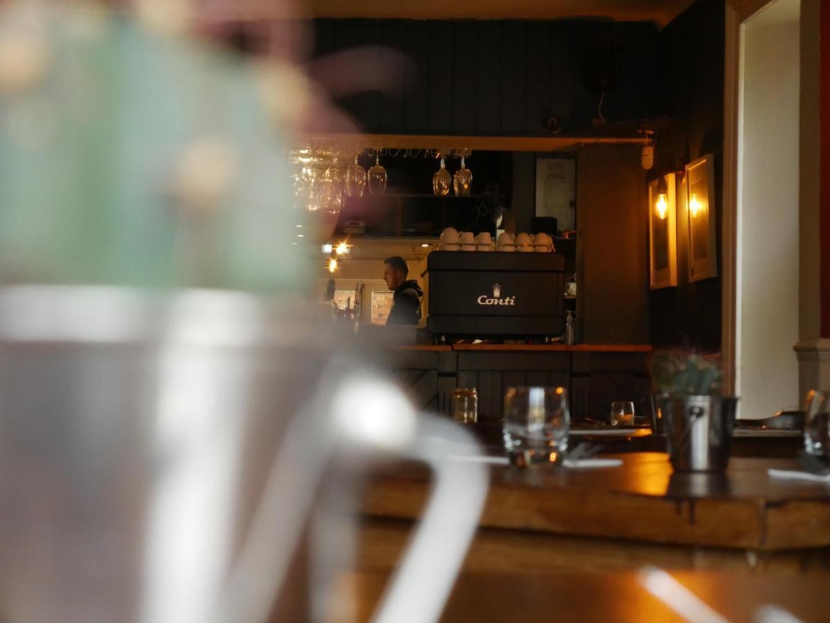 Hotel The Fox And Hounds à Whittlebury Extérieur photo