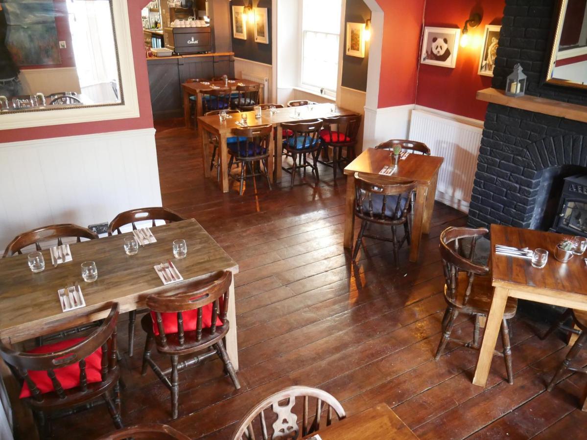 Hotel The Fox And Hounds à Whittlebury Extérieur photo