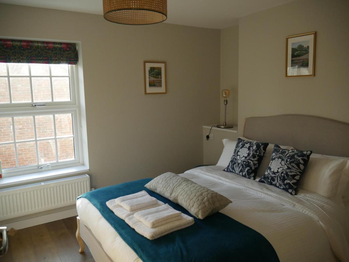 Hotel The Fox And Hounds à Whittlebury Extérieur photo