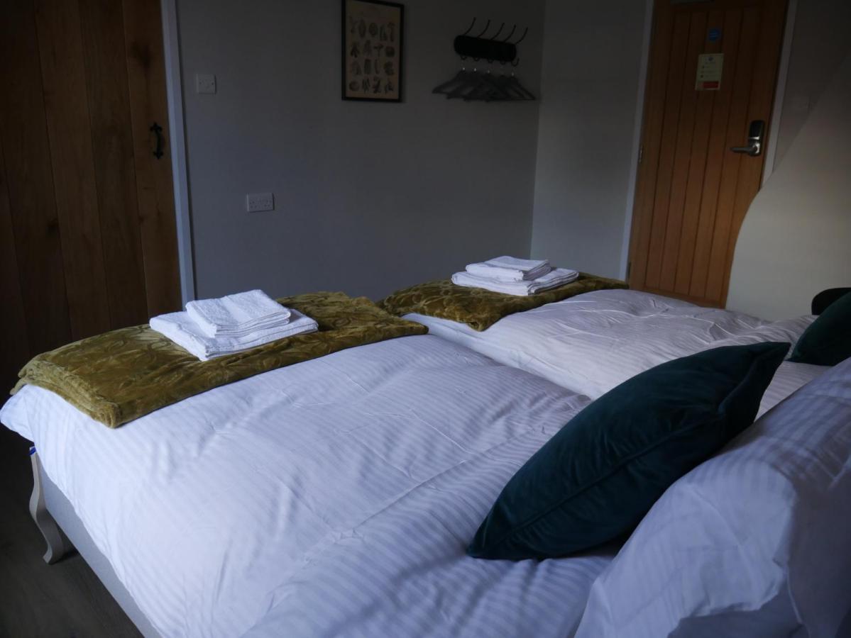 Hotel The Fox And Hounds à Whittlebury Extérieur photo