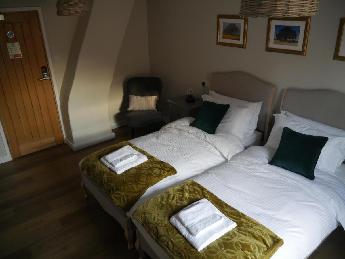 Hotel The Fox And Hounds à Whittlebury Extérieur photo